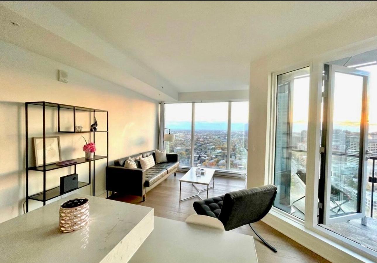 Spectacular Skyline Views - Downtown Montreal - Luxury Condo & Penthouse Room photo