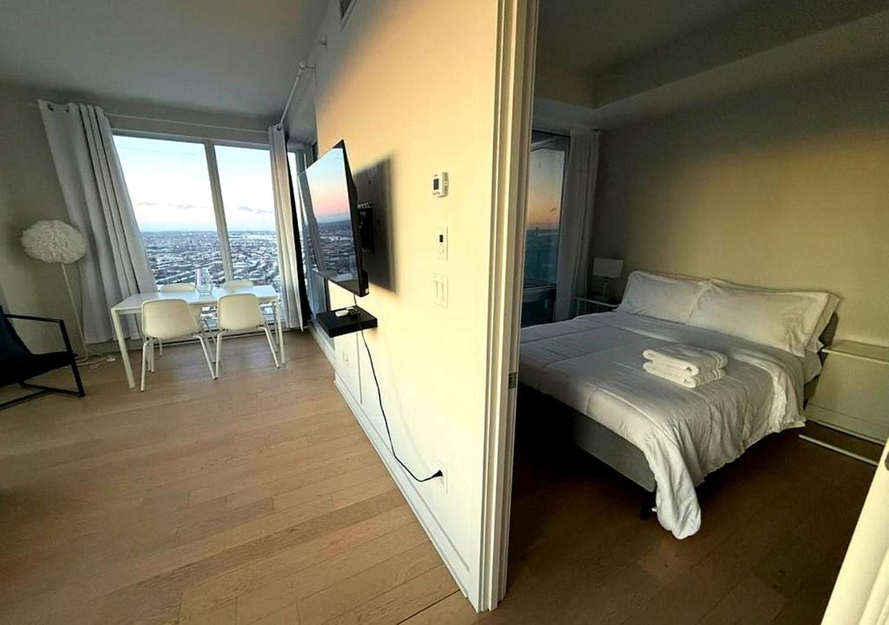 Spectacular Skyline Views - Downtown Montreal - Luxury Condo & Penthouse Exterior photo