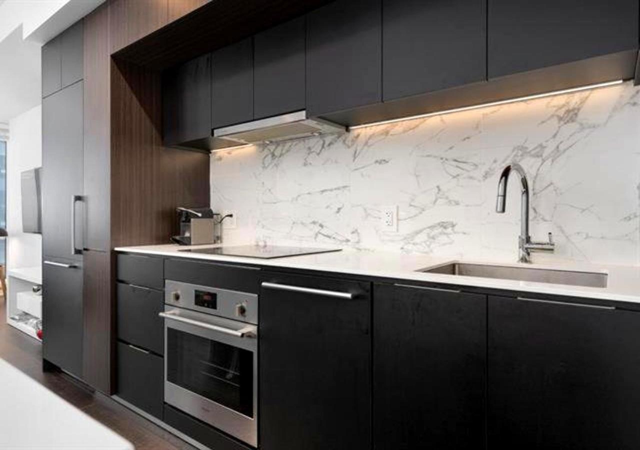 Spectacular Skyline Views - Downtown Montreal - Luxury Condo & Penthouse Room photo
