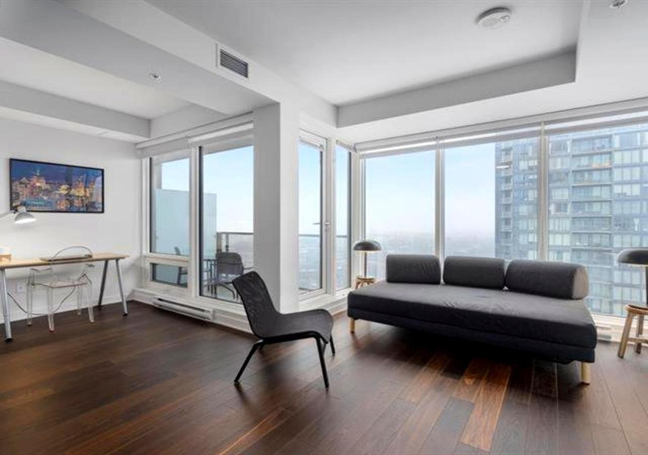 Spectacular Skyline Views - Downtown Montreal - Luxury Condo & Penthouse Room photo