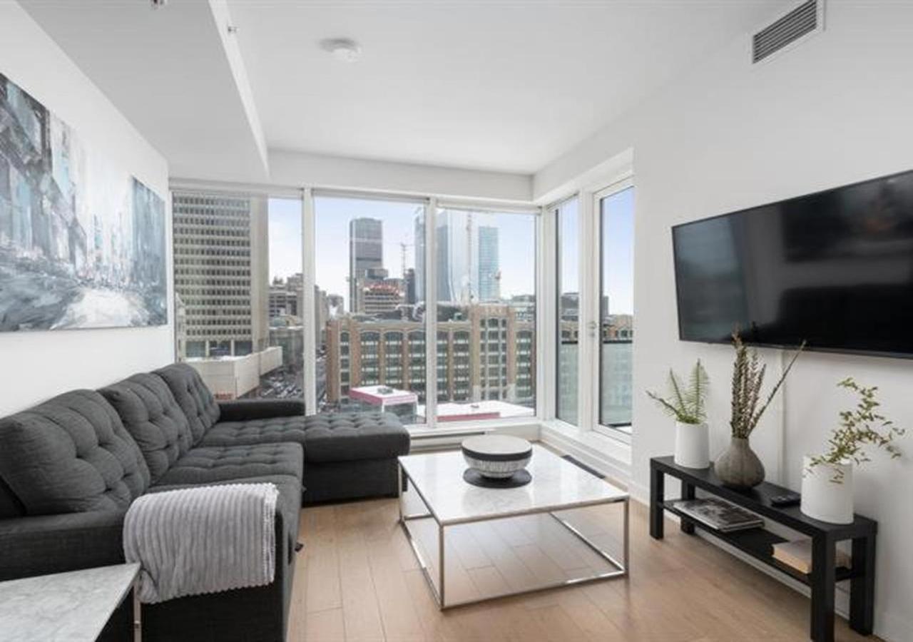 Spectacular Skyline Views - Downtown Montreal - Luxury Condo & Penthouse Room photo