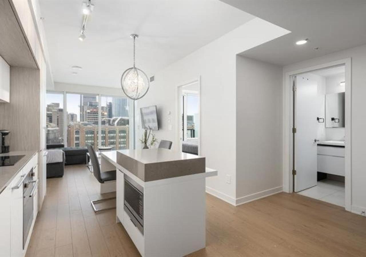 Spectacular Skyline Views - Downtown Montreal - Luxury Condo & Penthouse Room photo
