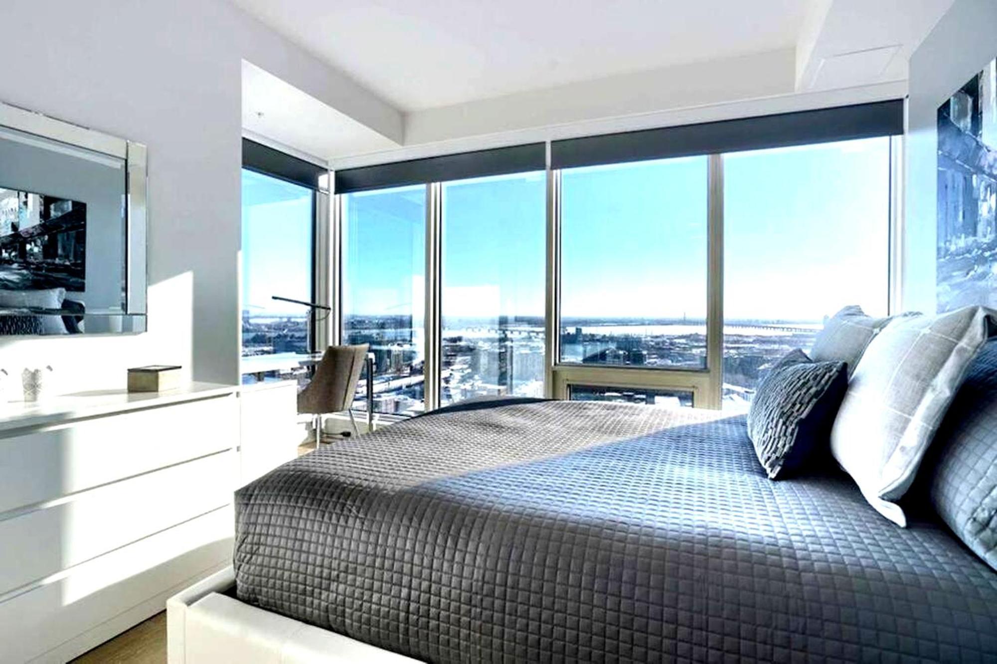 Spectacular Skyline Views - Downtown Montreal - Luxury Condo & Penthouse Room photo